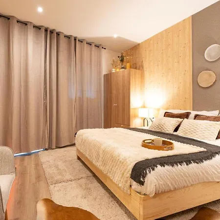 Le Nid Douillet, Center, Jacuzzi, Sensory Shower Apartment *