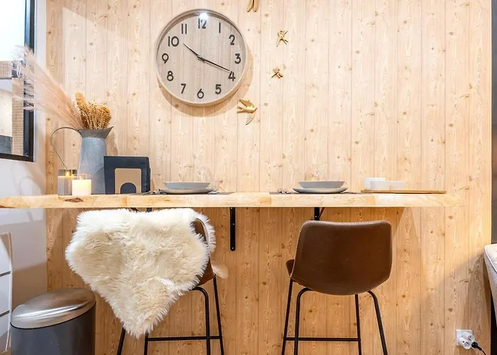 Le Nid Douillet, Center, Jacuzzi, Sensory Shower Bordeaux