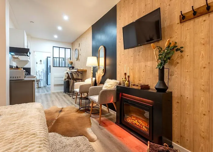 Le Nid Douillet, Center, Jacuzzi, Sensory Shower