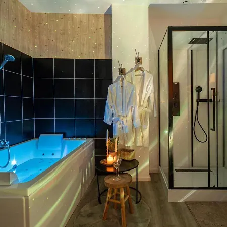 Daire Le Nid Douillet, Center, Jacuzzi, Sensory Shower *