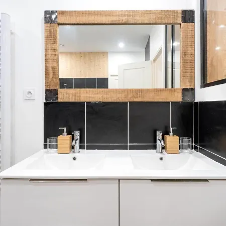 Le Nid Douillet, Center, Jacuzzi, Sensory Shower Daire Bordeaux